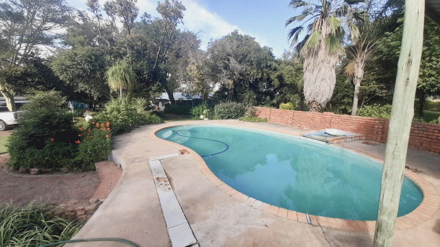 6 Bedroom Property for Sale in Kameeldrift-Wes North West